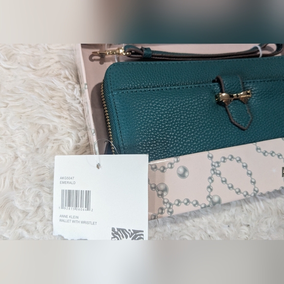 Anne Klein Boxed Slim Zip Wallet With Bow Detailing And Wristlet Strap - Picture 4 of 4